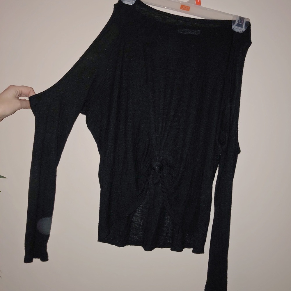 Black top - Picture 2 of 2